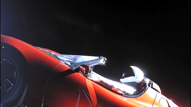 През февруари шефът на SpaceX Илън Мъск изпрати своята кола Tesla Roadster. Автомобилът послужи като полезен товар на тестовия полет на ракетата Falcon Heavy на компанията и сега е в орбита около Слънцето.